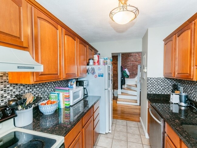 Building Photo - 532 Tremont St