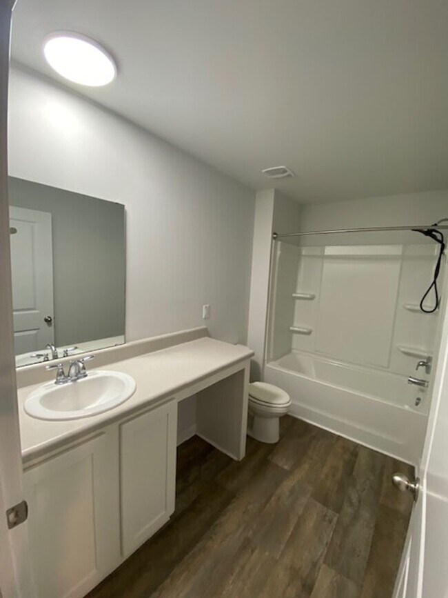 Building Photo - Welcome to a move-in ready haven!!!