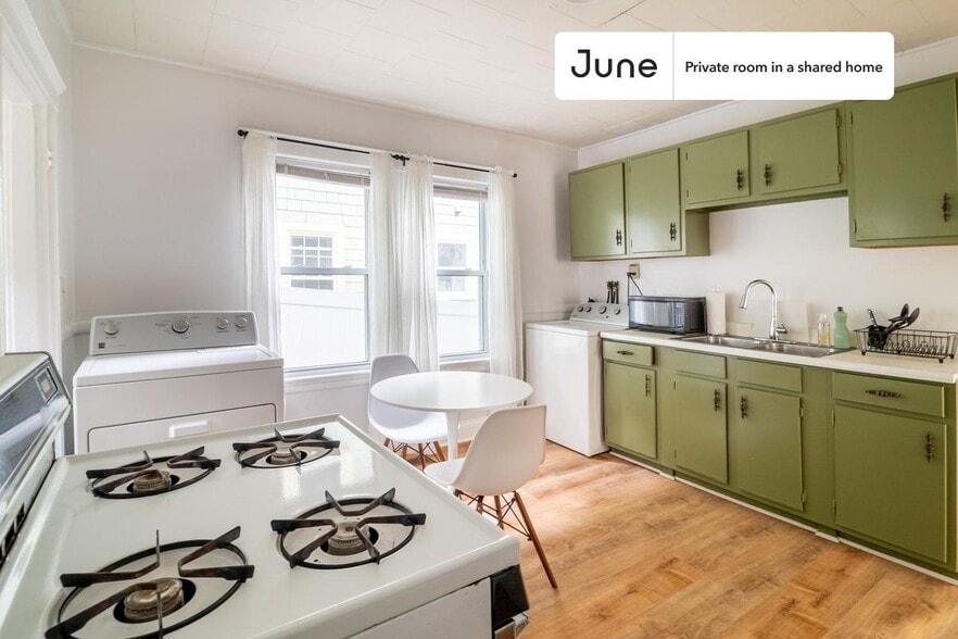 Building Photo - Room in Shared 4 bed/1 bath home in Mission Hill