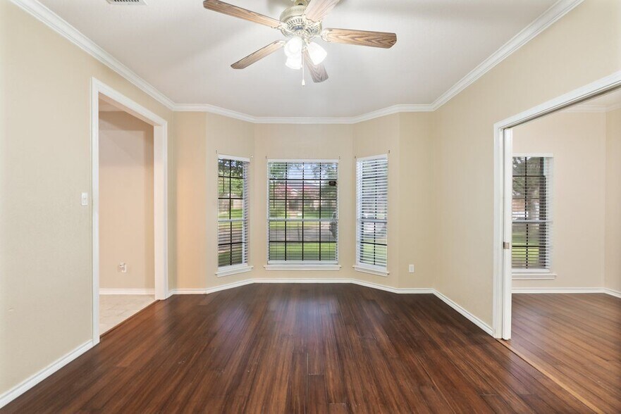 Building Photo - 7030 Chiswick Dr