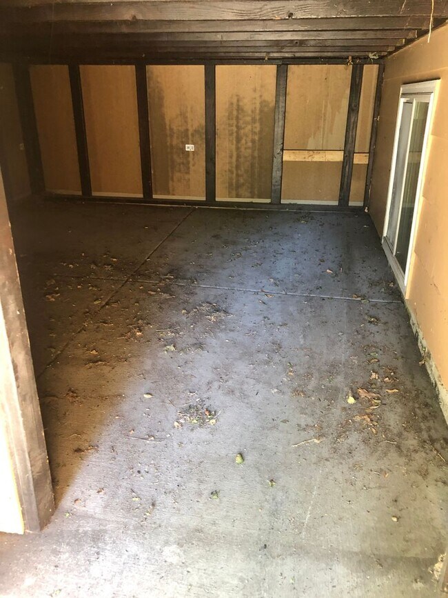 Building Photo - Half of a Duplex Available - 4 Bedroom 2 Bathroom in Lakewood