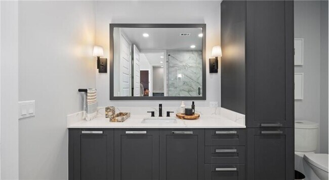 Building Photo - 601 Guadalupe St