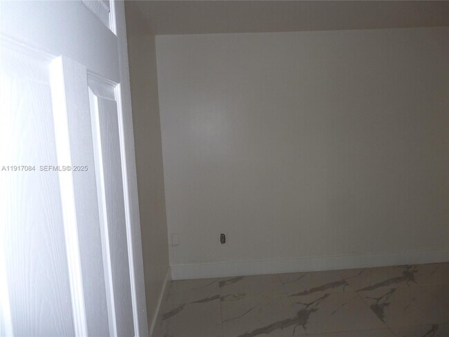 Building Photo - 14501 N Kendall Dr