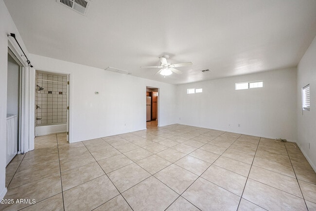Building Photo - 1614 E Roma Ave