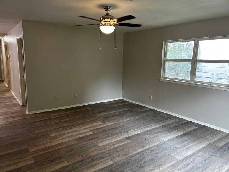 Living Room from Door - 418 S Park Ave