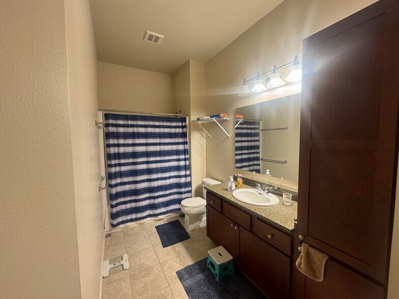 Building Photo - Modern Comfort Meets Prime Convenience in the Heart of Redmond’s Overlake (Reduced rent until May...