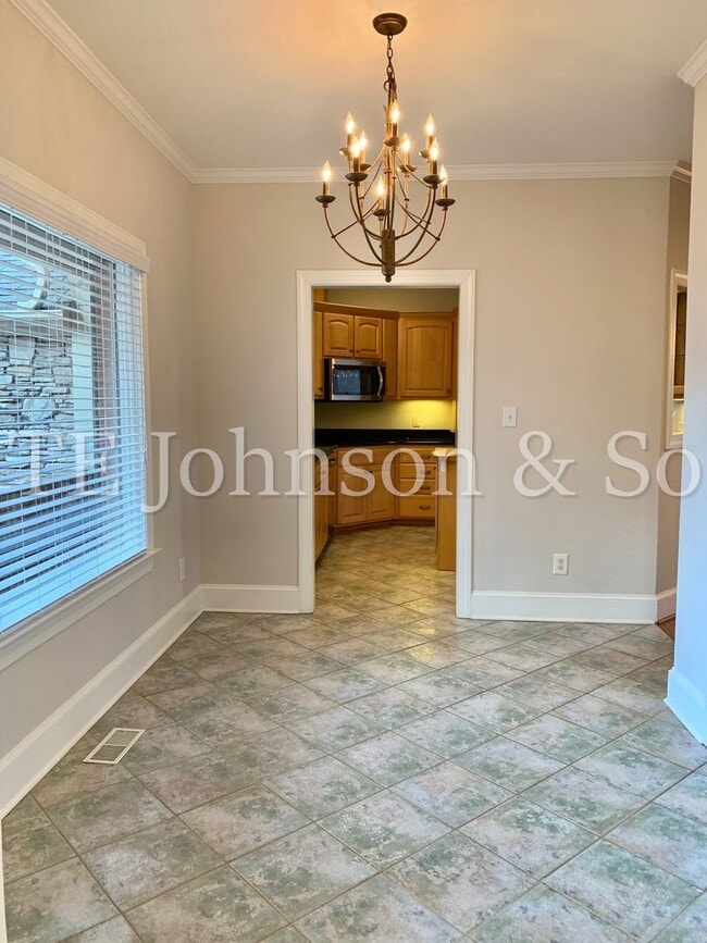 Building Photo - Gorgeous Three Bedroom in Tobaccoville- Mu...