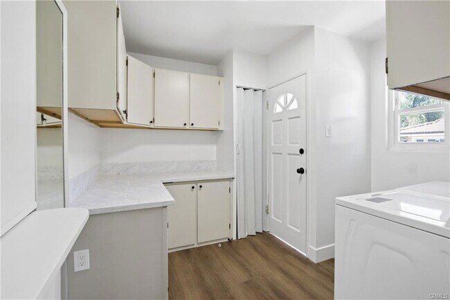 Building Photo - 8437 Everest St