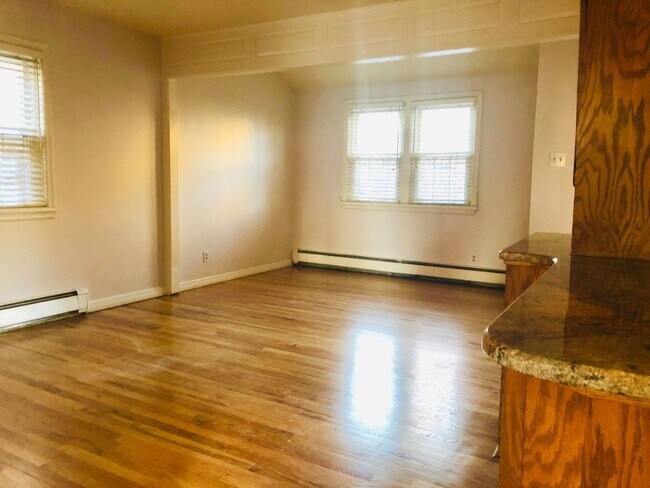 Building Photo - Two Story Single Family Home in the Roseda...
