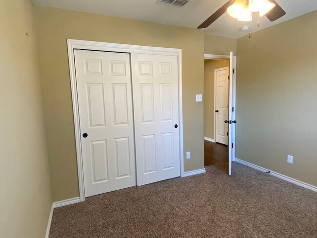 Building Photo - 4 BEDROOM, BELTON ISD