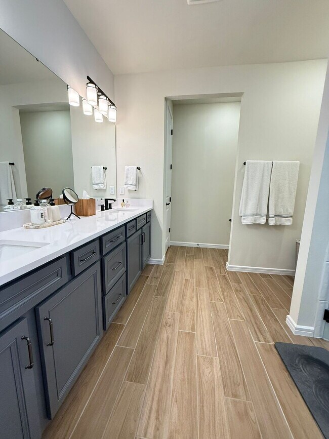 Building Photo - "Spacious 3-Bedroom Home in St. Cloud with...
