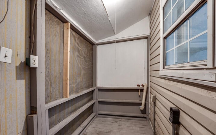 Laundry - 4842 Louisa Ter