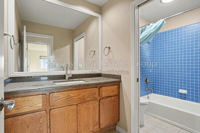 Building Photo - 2652 Hillcrest Ave