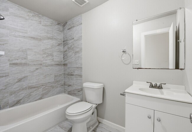Building Photo - 303 Gans St