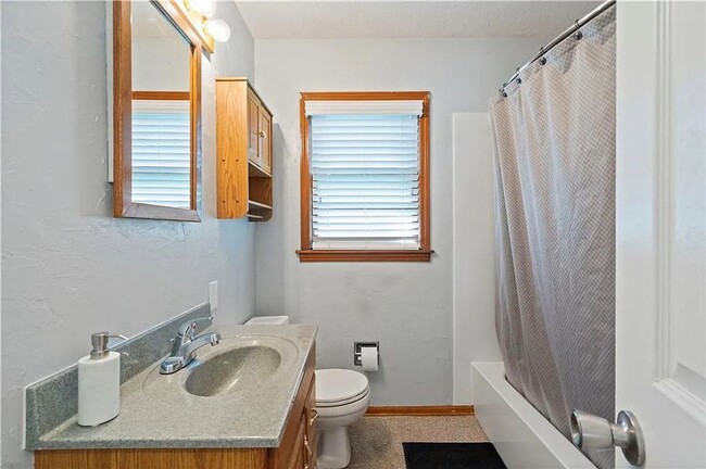 Building Photo - RENT SPECIAL - Beautiful 3 Bed 1.5 Bath Ho...