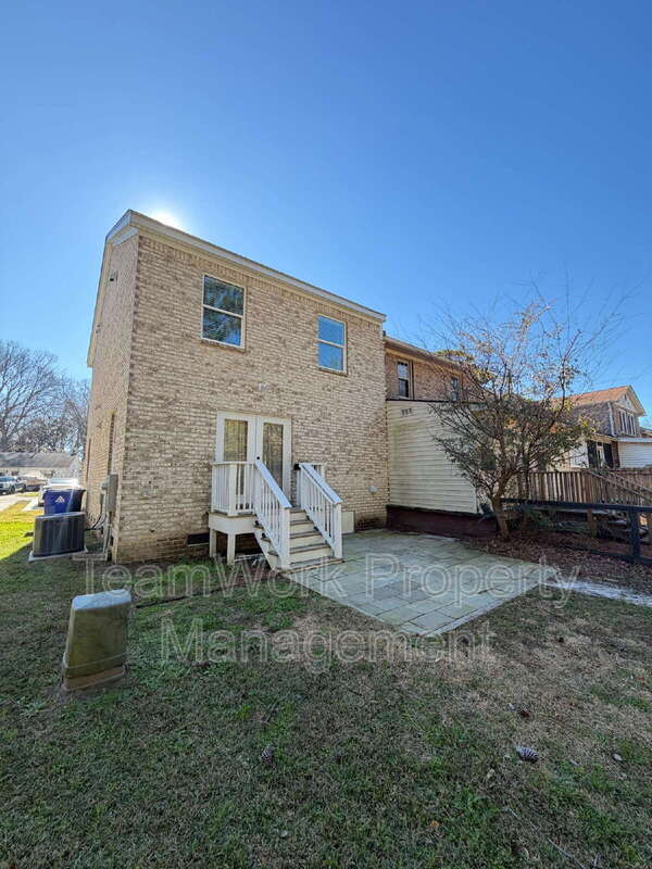 Building Photo - 1752 Skinner Ave