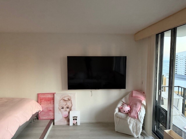 Building Photo - 520 Brickell Key Dr