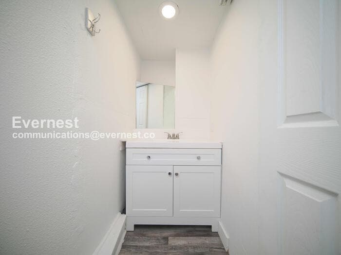 Building Photo - 43414 SE N Bend Way