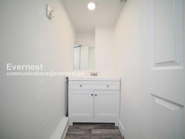 Building Photo - 43406 SE N Bend Way