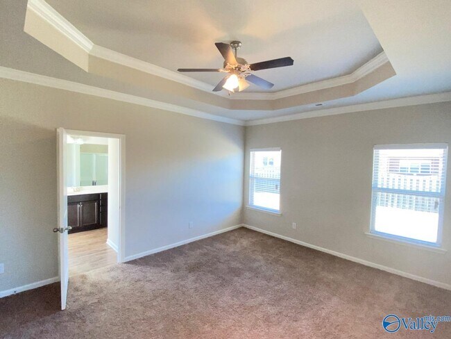 Building Photo - 609 Willow Crest Ln SW