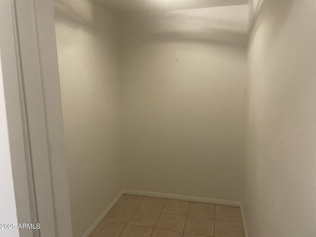 Building Photo - 826 S Casitas Dr