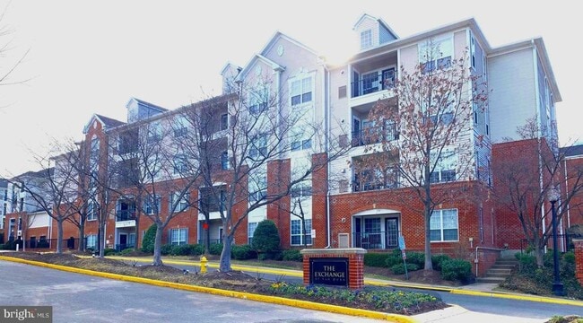 Building Photo - 4852 Eisenhower Ave