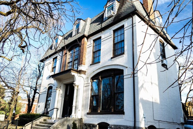 Building Photo - 262 N Broadway