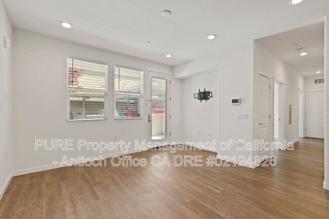 Building Photo - 2600 Wildflower Sta Pl
