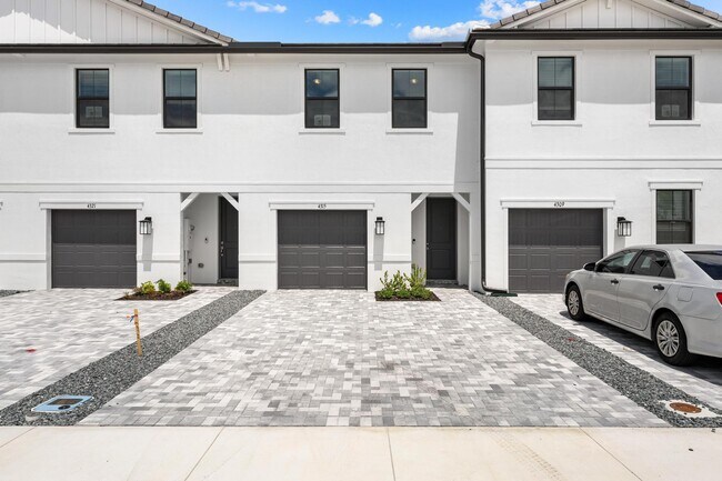 Building Photo - 4315 Efendi Dr