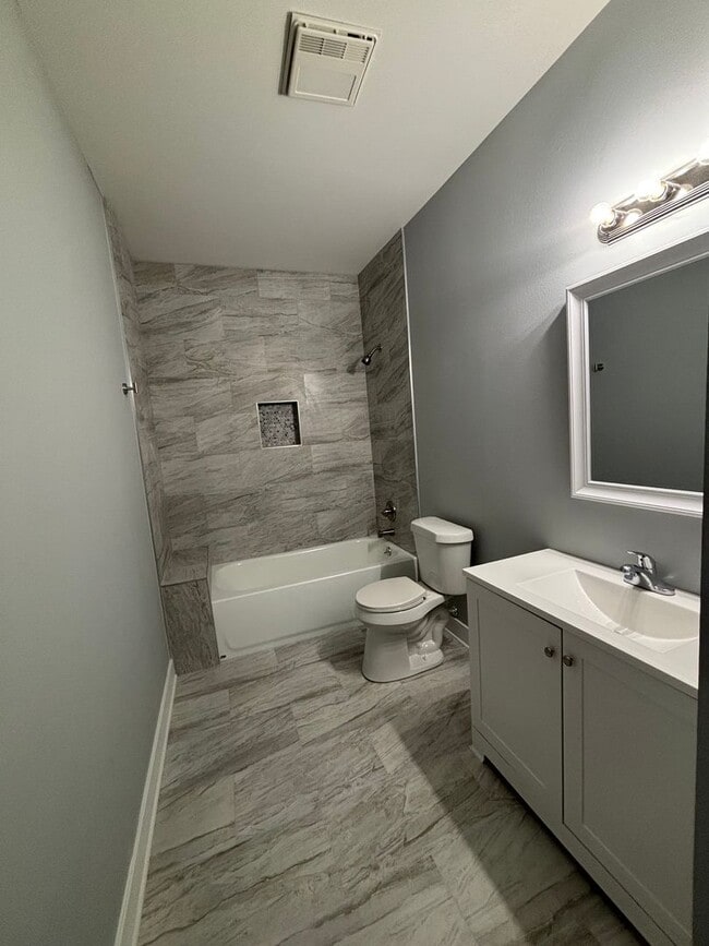 Building Photo - 5 bedrooms!! Remodeled top to bottom!