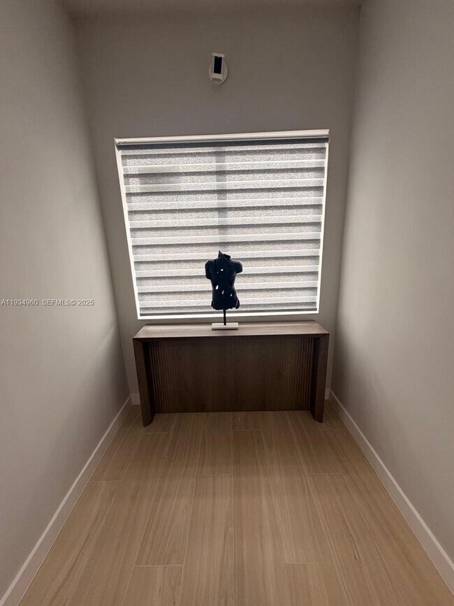 Building Photo - 2436 SW 7th St