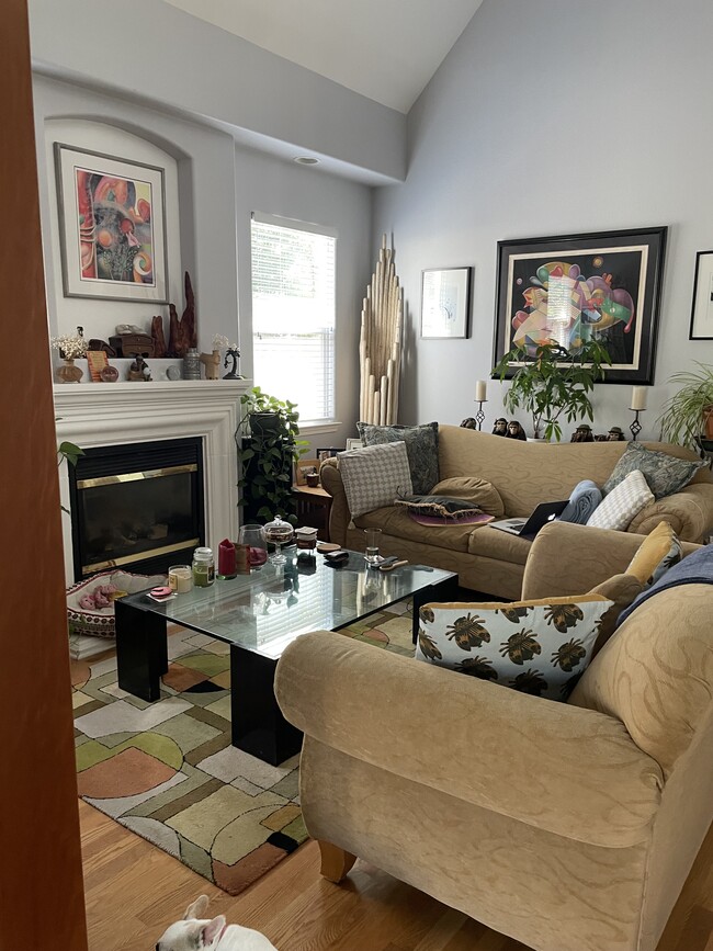 Building Photo - 2078 Red Oak Cir