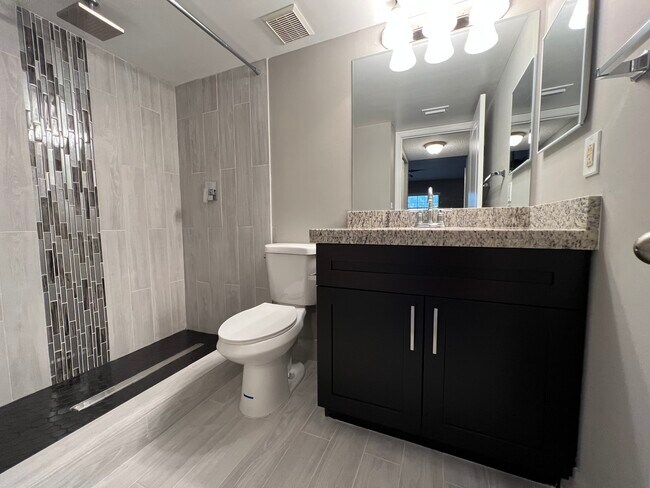 Building Photo - 2890 N Oakland Forest Dr