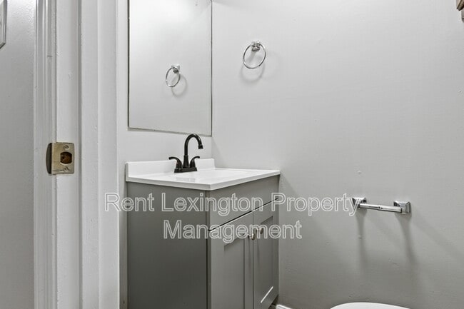 Building Photo - 1649 Foxhaven Dr