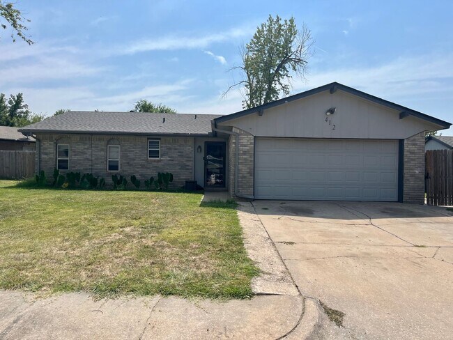Primary Photo - Charming 3 Bed 2 Bath!!