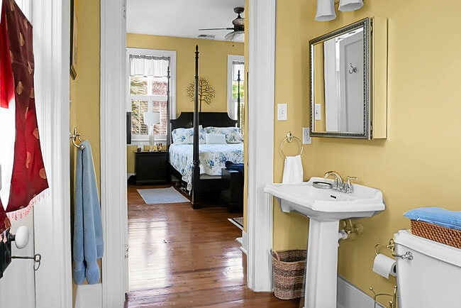 Building Photo - 6 Wentworth St