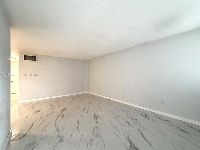 Building Photo - 1030 9th St