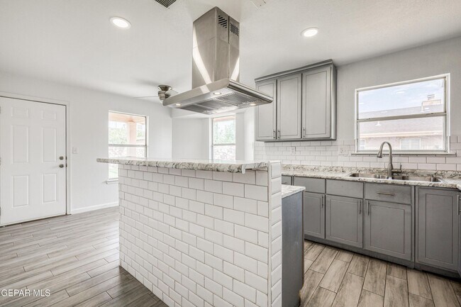 Building Photo - 5729 Saplinas Rd