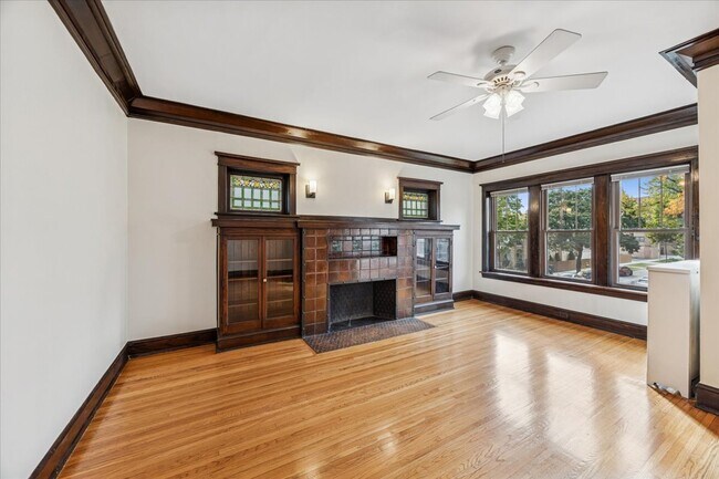 Building Photo - 5902 W Midway Park