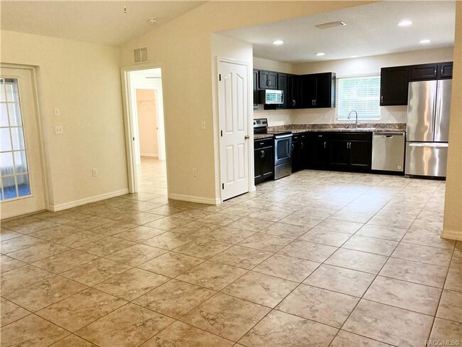 Building Photo - Crystal Manor 2 bedroom, 2 bath, 1 car garage home!