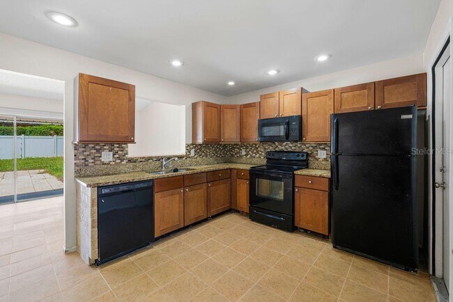 Building Photo - 7504 N Sanibel Cir