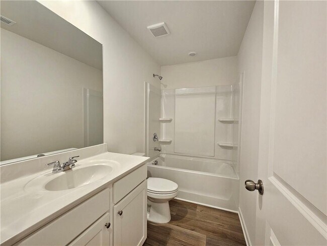 Building Photo - 2427 Livi Ln