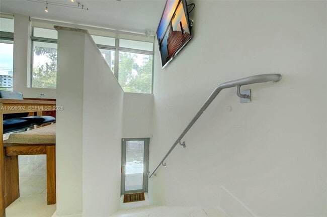 Building Photo - 1577 Bay Rd