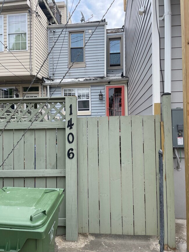 view from back alley - 1406 Haubert St