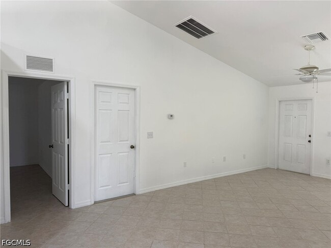 Building Photo - 1424 NE 13th Pl