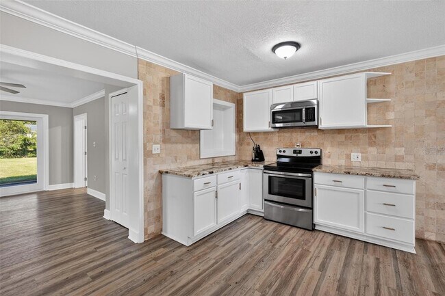 Building Photo - 1330 S Shore Dr
