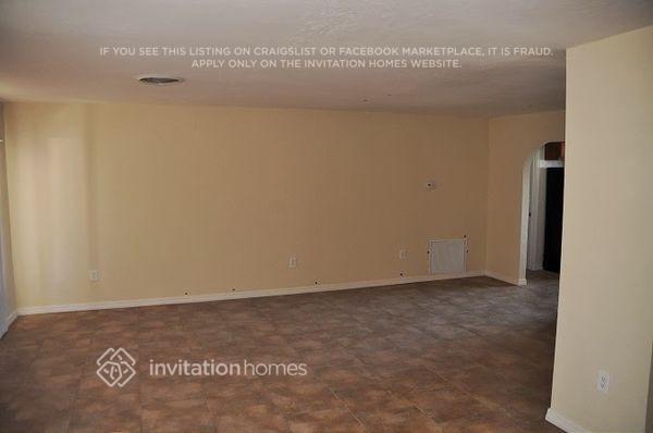 Building Photo - 2401 24th Way