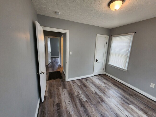 Building Photo - Charming 2 bedroom 1 bath home with recent...
