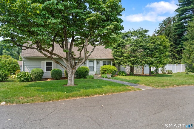 Building Photo - 21 Richdale Dr
