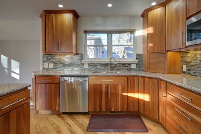 Building Photo - 3-bedroom home in Central Boulder